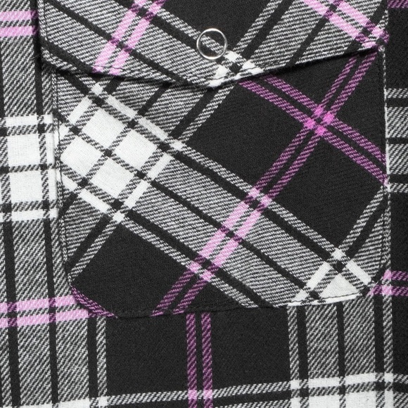Juniors' Plaid Flannel Shirt - Picture 4 of 6
